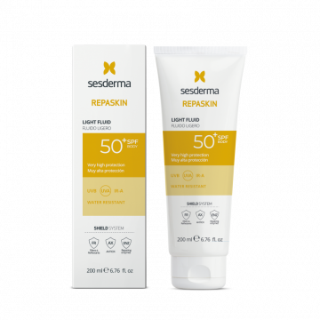 Солнцезащитный легкий флюид для тела с SPF50 Repaskin Light Fluid, 200 мл Сесдерма (Sesderma)